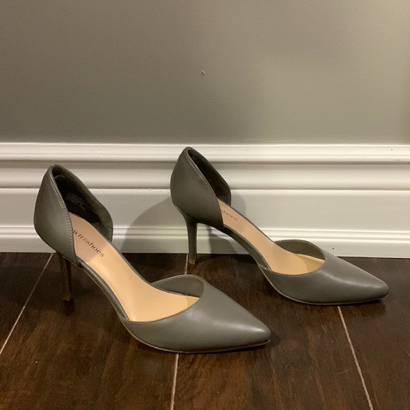 *2 items for $20* Like New Gray Town Shoes Leather Stelletos - Picture 2 of 6